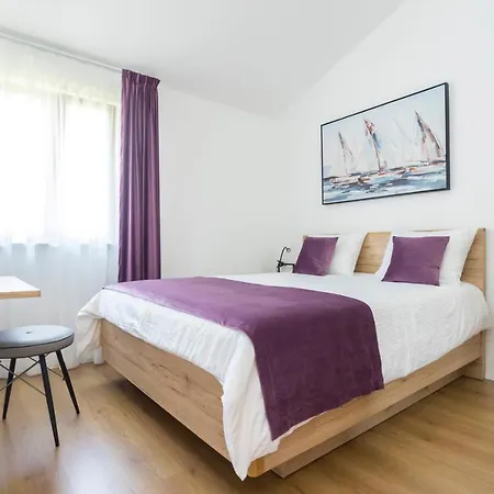 Luxury Petros * Малинска