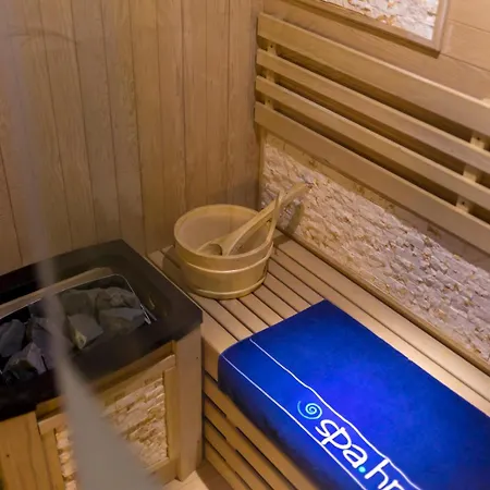 Luxury Petros * Малинска