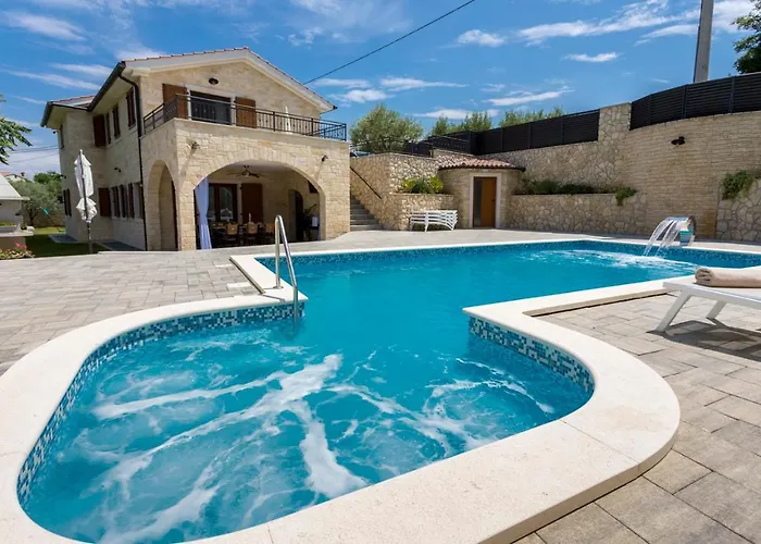 Luxury Petros مالينسكا