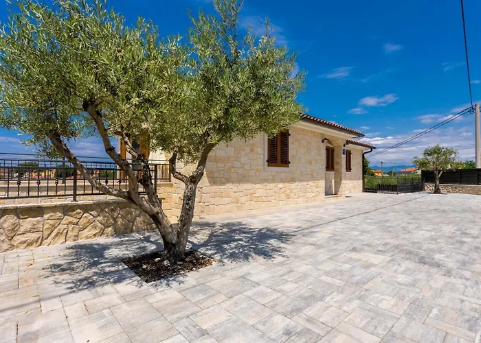 Luxury Petros مالينسكا