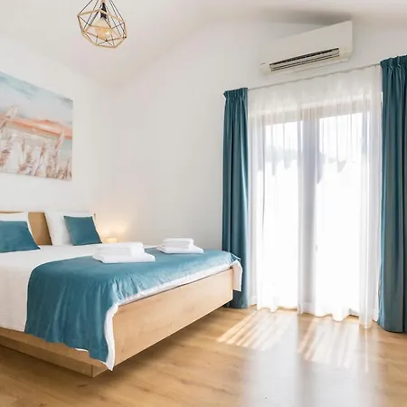 Luxury Petros Malinska