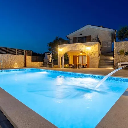 Luxury Petros *