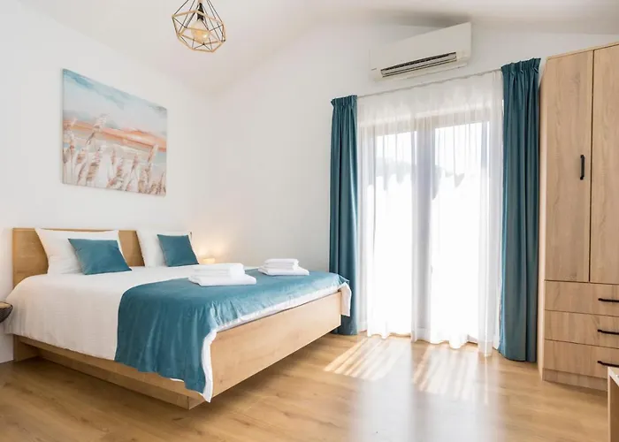 Luxury Petros Malinska